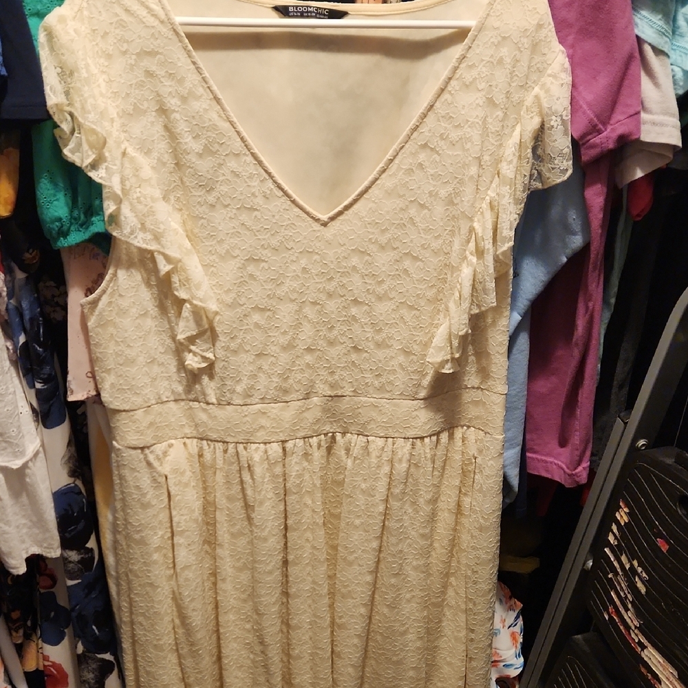 Bloomingdale's Ivory Lace Midi Dress